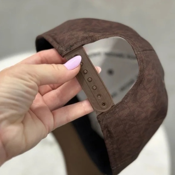 MICHAEL KORS hat